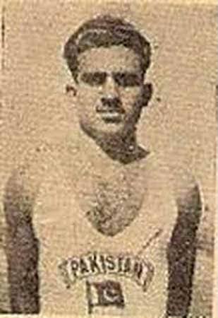 A young Abdul Khaliq in a Pakistan athletics vest